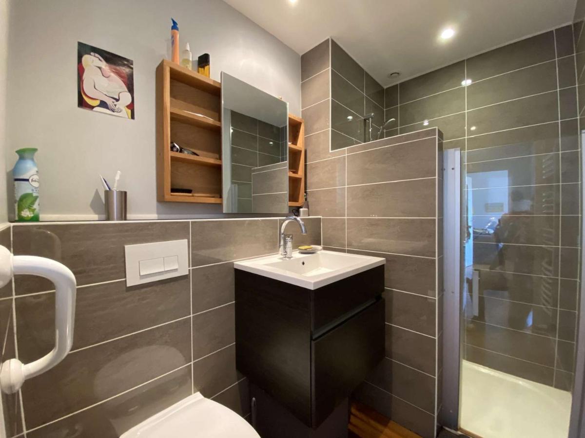 T2 Avec Balcon, Parking Et Proche - - Fr-1-245-187 *