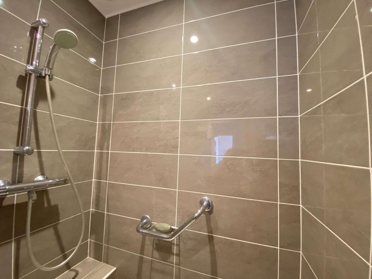 Appartement T2 Avec Balcon, Parking Et Proche - - Fr-1-245-187 *