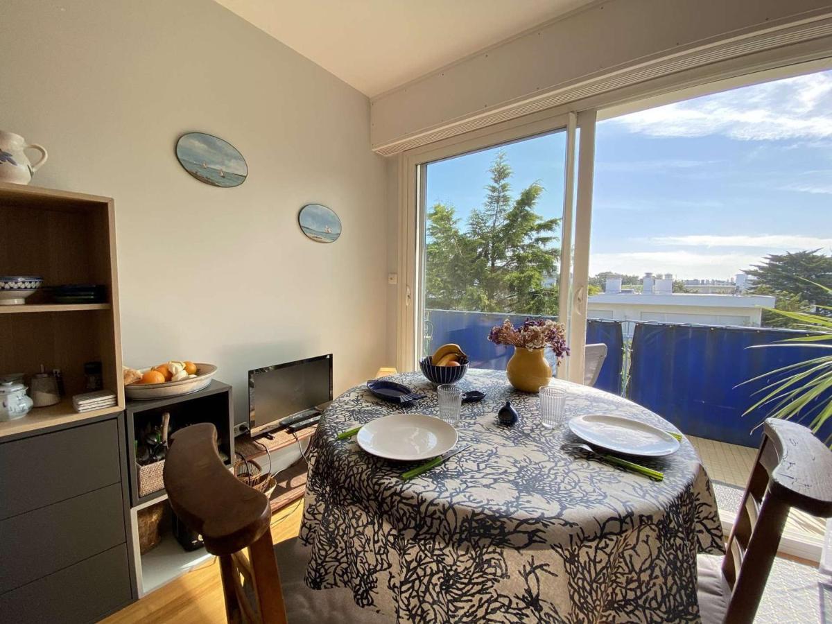 T2 Avec Balcon, Parking Et Proche - - Fr-1-245-187 *